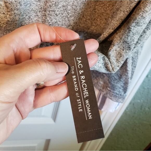 NEW, ZAC and Rachel, layered statement hem, super soft long sleeve top 2X 3X - Picture 7 of 9